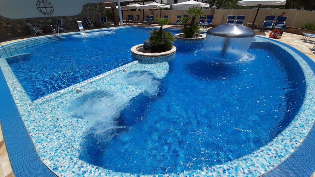 Hotel&Wellness Fra I Pini Lignano Sabbiadoro Exterior foto