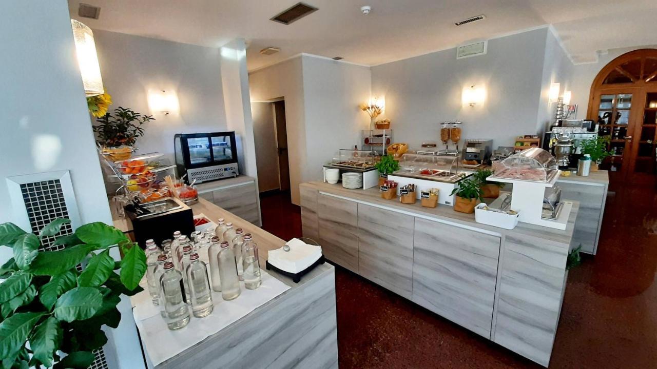 Hotel&Wellness Fra I Pini Lignano Sabbiadoro Exterior foto