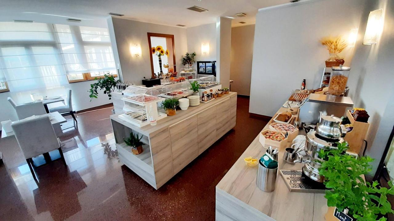 Hotel&Wellness Fra I Pini Lignano Sabbiadoro Exterior foto