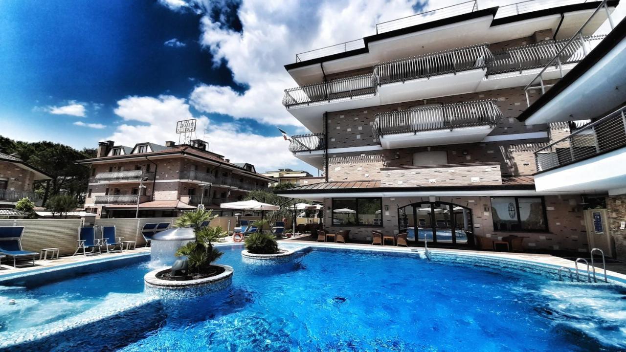 Hotel&Wellness Fra I Pini Lignano Sabbiadoro Exterior foto