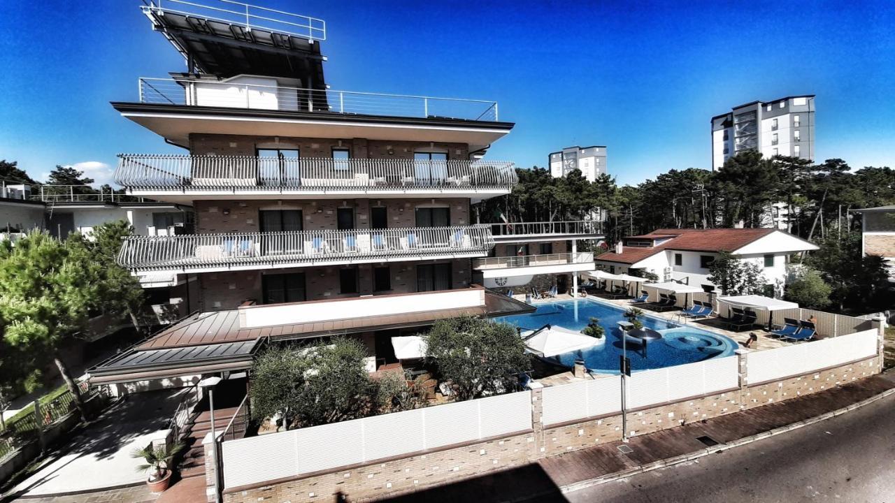 Hotel&Wellness Fra I Pini Lignano Sabbiadoro Exterior foto